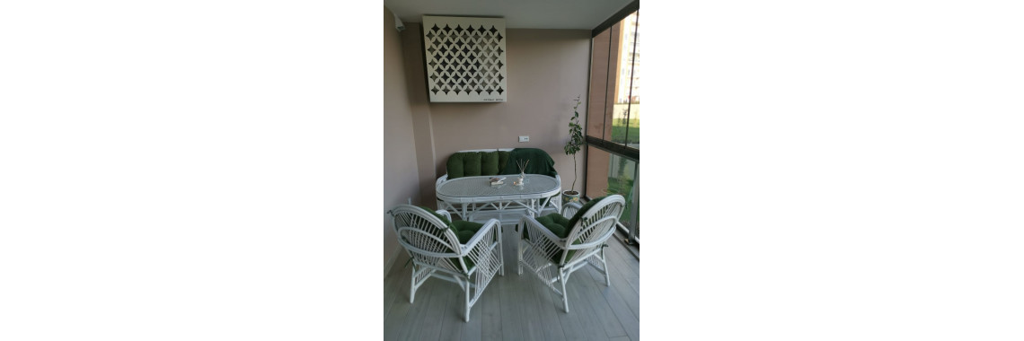 balkon-dekorasyon-örneği-klima-gizleme-kafesi-kutusu